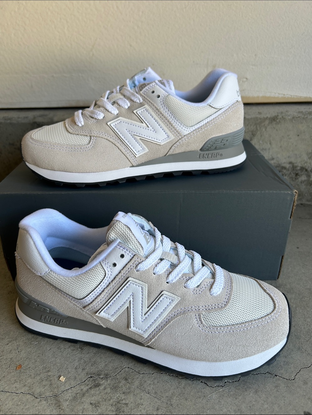 New Balance 574 Core sneakers Womens Size 8 Nwt